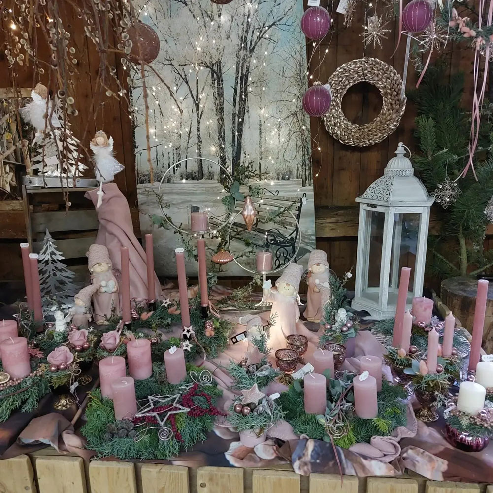 Adventsdeko zarte Rosetöne