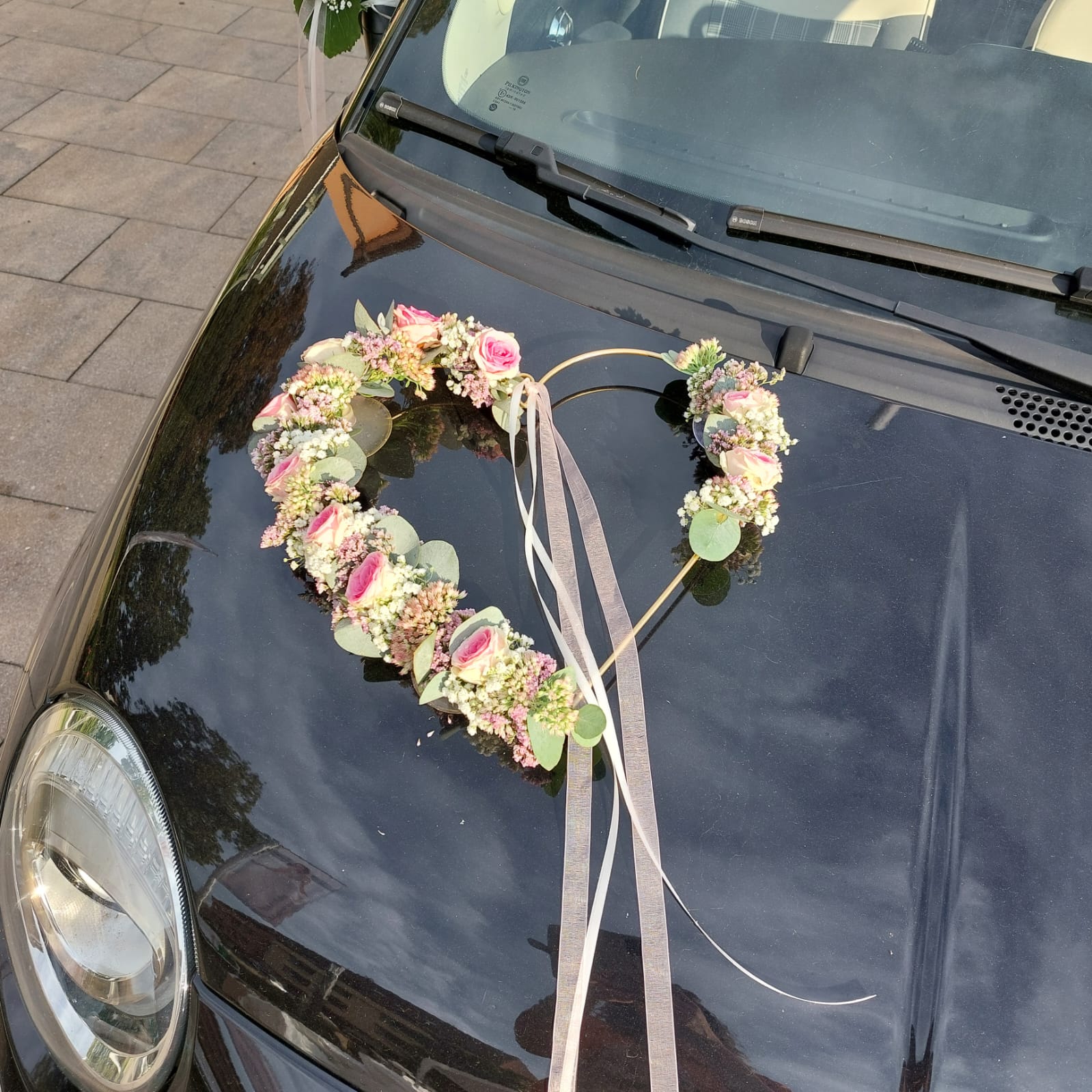 Hochzeitsfloristik Herz Auto