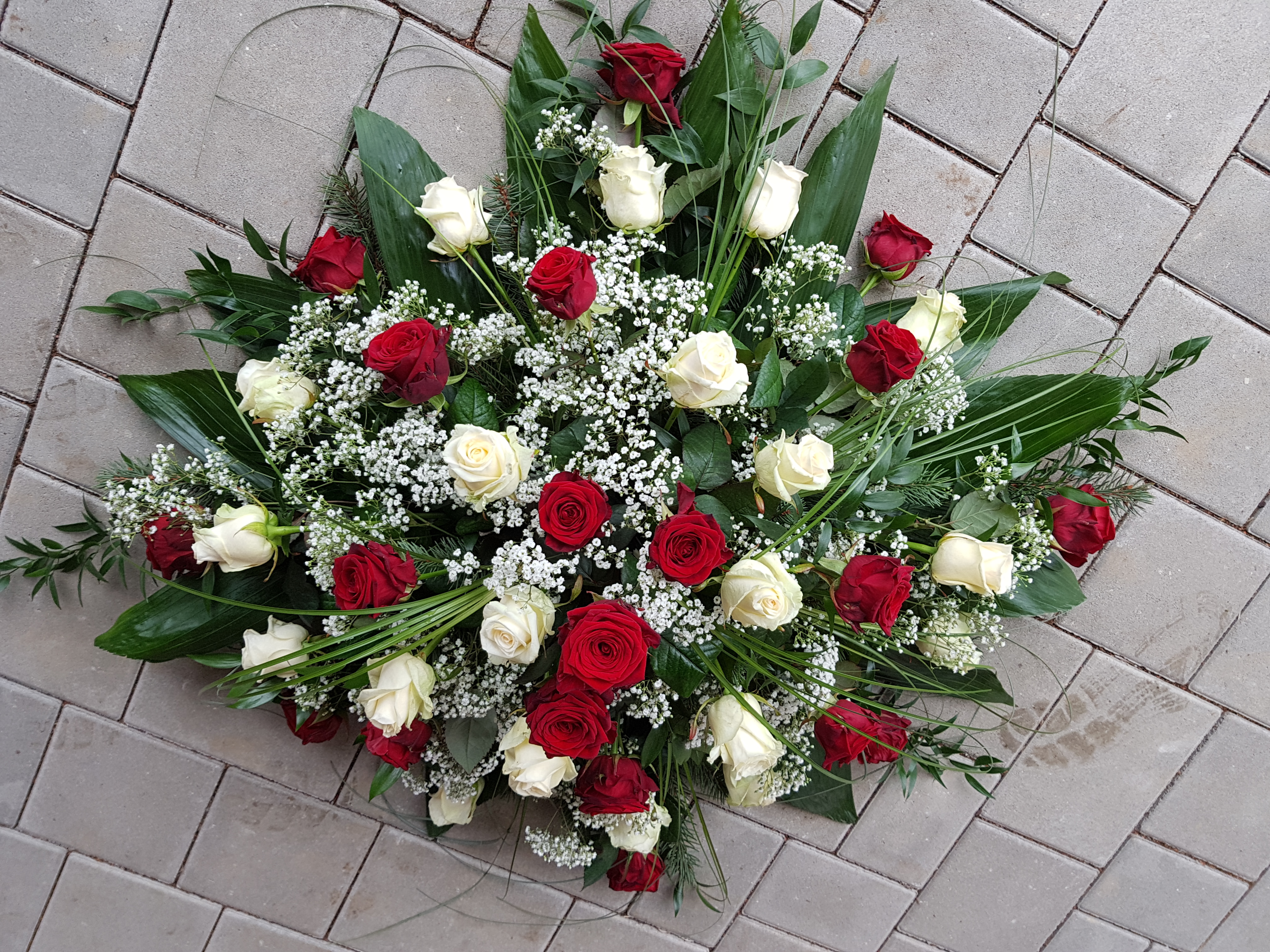 Kranz in Rot und Weiß